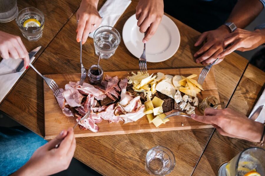Warsaw: 4-Hour Polish Food Tour - Tasting a Polish dinner, course by course