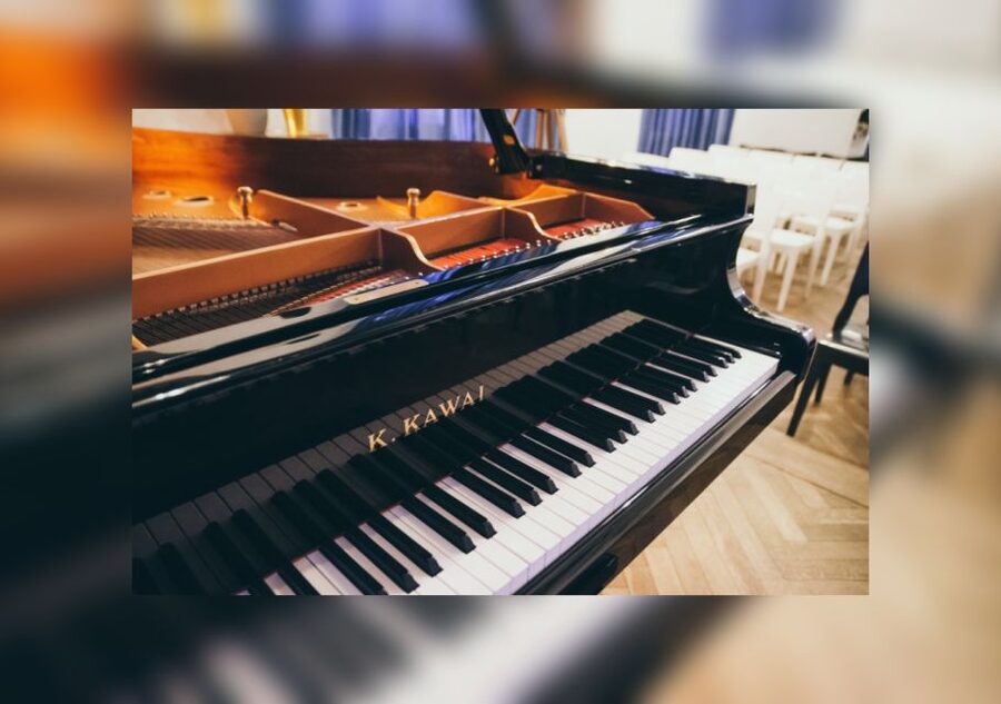 Warsaw: Chopin Concert at Historical Venue in Old Town - One hour with a live pianist