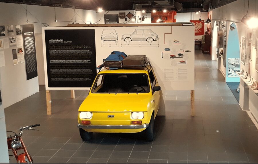 Warsaw: Communism Tour in an Original Socialist Van - Constitution Square and the MDM District