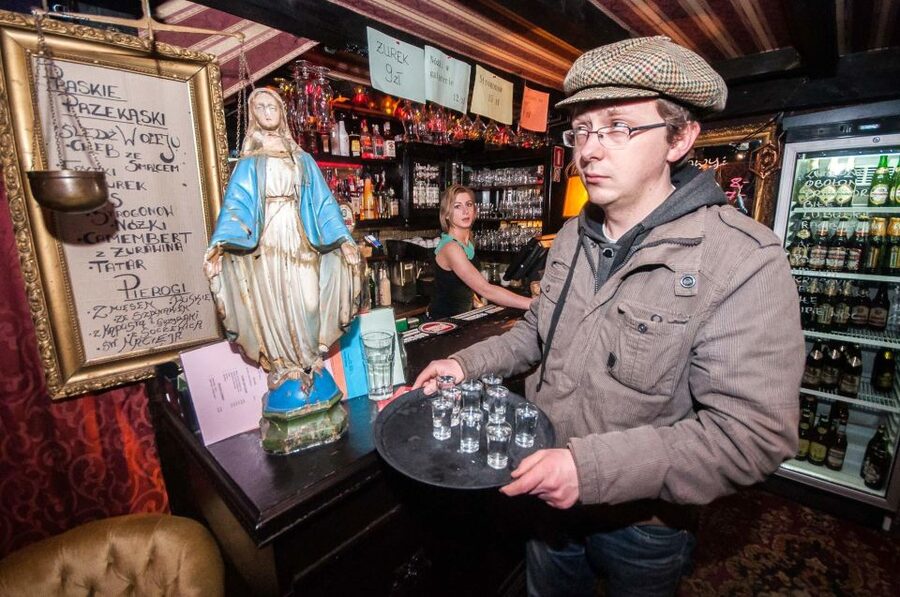 Warsaw: Evening History and Pubs Tour by Retro Minibus - The Pavilions and Warsaw’s student nightlife