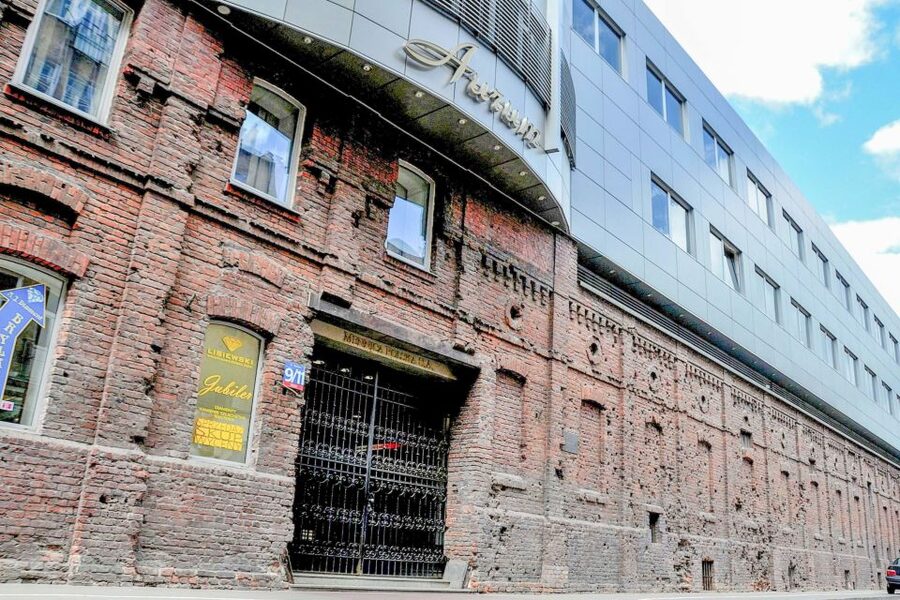 Warsaw: Ghetto, Jewish Cemetery & POLIN Museum Private Tour - The Monument to the Ghetto Heroes