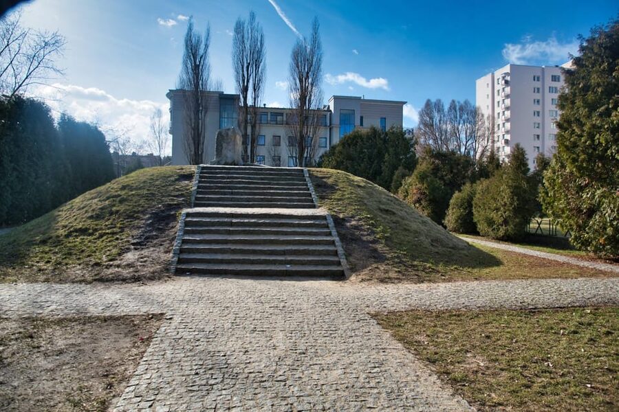 Warsaw: Jewish Heritage & Holocaust Walking Tour - Key points to know before you go