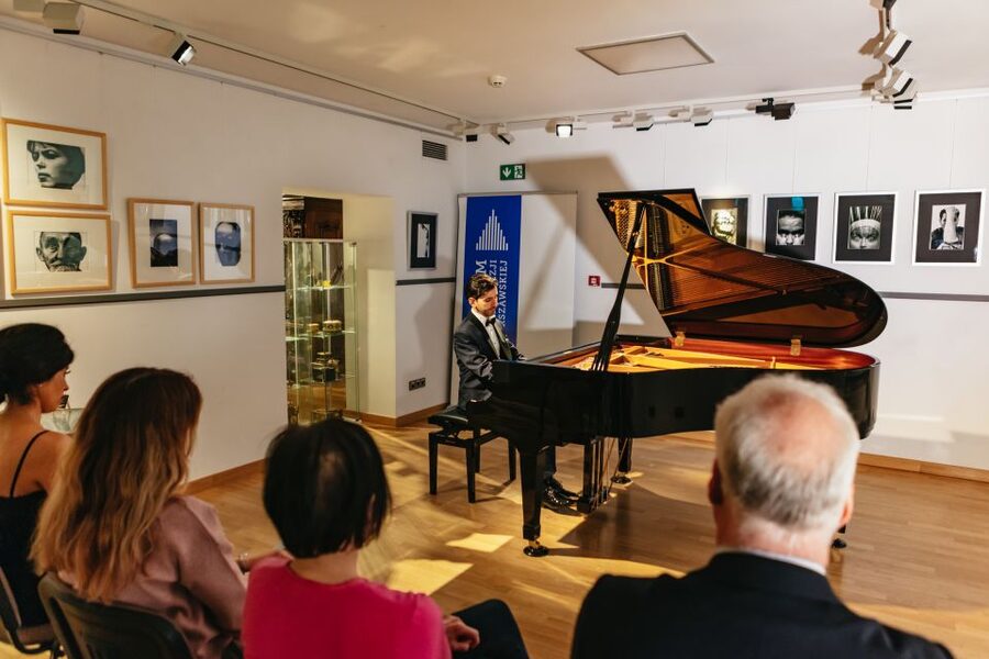 Warsaw: Live Chopin Piano Concert - Finding the Dean’s Palace beside the cathedral