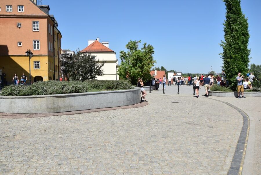 Warsaw: Old Town Guided Walking Tour - How the guides shape the experience