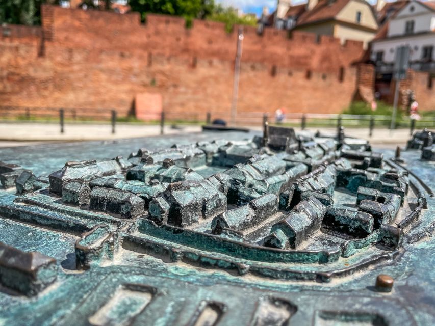 Warsaw: Old Town Highlights Walking Tour in English - What the guides do well