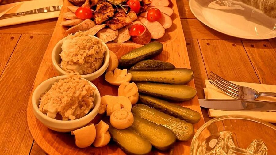 Warsaw: Polish Food Tour - Restaurant tastings: from pierogi to bigos
