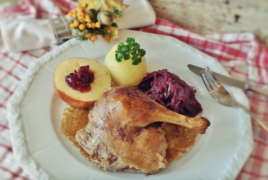 Warsaw: Polish Food Tour - The city walk between meals