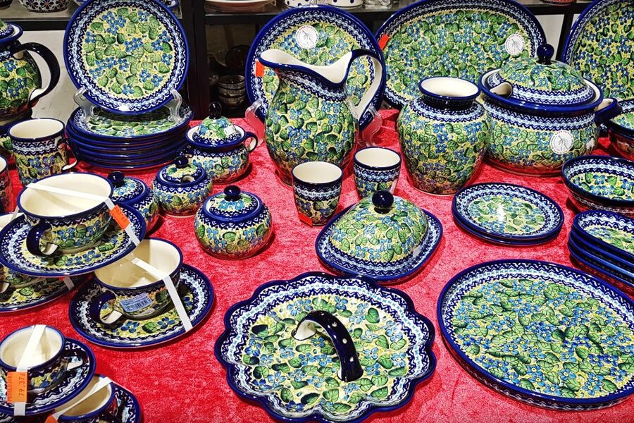 Warsaw: Pottery Decorating Ceramic Workshop - Why Boleslawiec pottery makes a good Polish souvenir