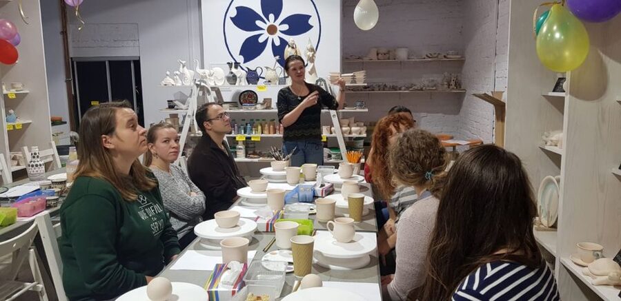 Warsaw: Pottery Decorating Ceramic Workshop - The opening presentation and short pottery history