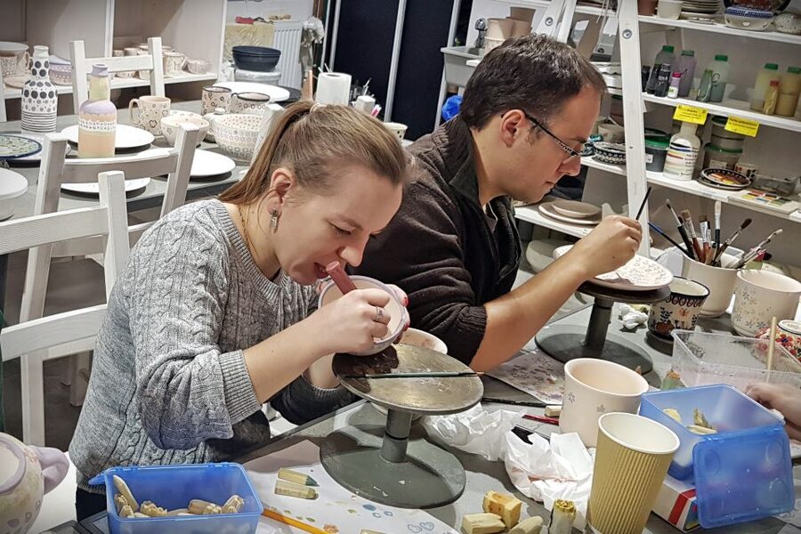 Warsaw: Pottery Decorating Ceramic Workshop - Browsing the shop for gifts and extra pottery