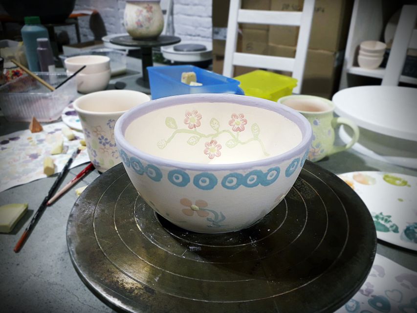 Warsaw: Pottery Decorating Ceramic Workshop - Meeting at Polska Ceramika Bolesławiec