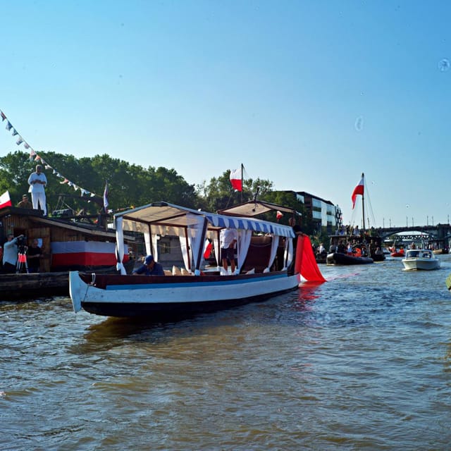 Warsaw: Scenic Cruise by Gondola on the Vistula River - From Copernicus Science Centre to Świętokrzyski Bridge