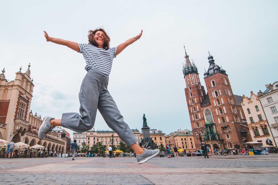 Warsaw to Auschwitz and Krakow Old Town Full-Day Trip by Car - Adding Krakow Old Town in the 15-hour option