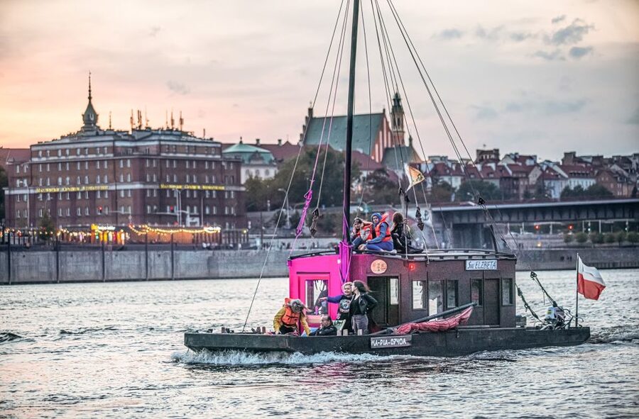 Warsaw: Traditional Galar Cruise on The Vistula River - Audio guide, staff, and onboard comfort