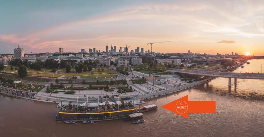 Warsaw: Vistula River Sunset Cruise with Welcome Drink - Prosecco, blankets, and the sunset mood
