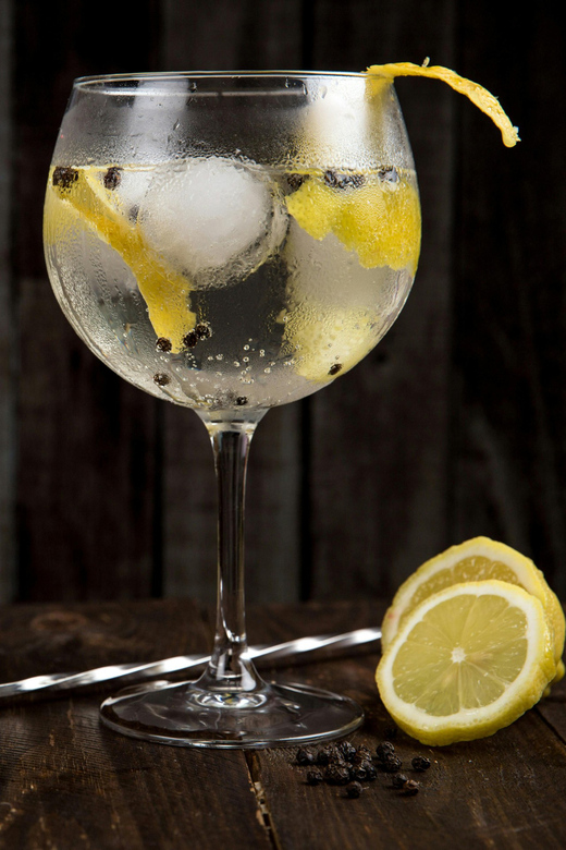 Warsaw: Vodka Tour - Starting near Old Town and setting the scene