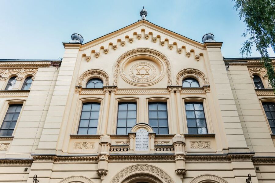 Warsaw: Warsaw Ghetto Private Walking Tour with Hotel Pickup - Key points to know before booking