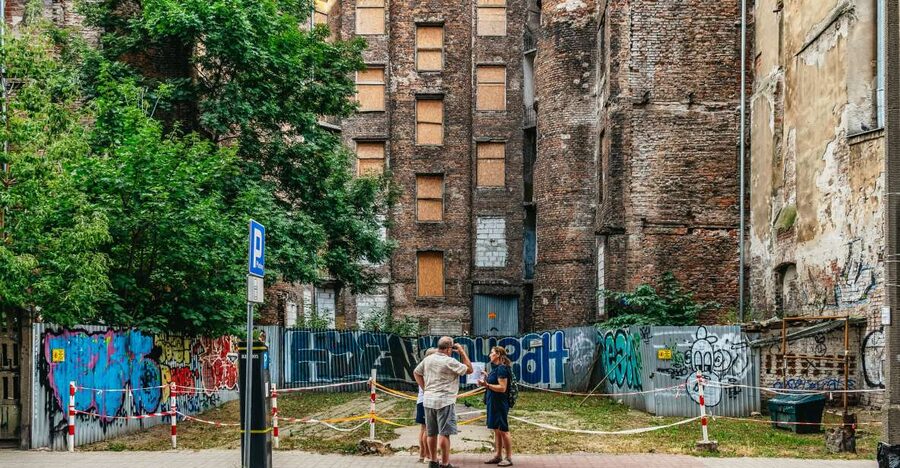 Warsaw: Warsaw Ghetto Private Walking Tour with Hotel Pickup - Seeing the ghetto walls that remain