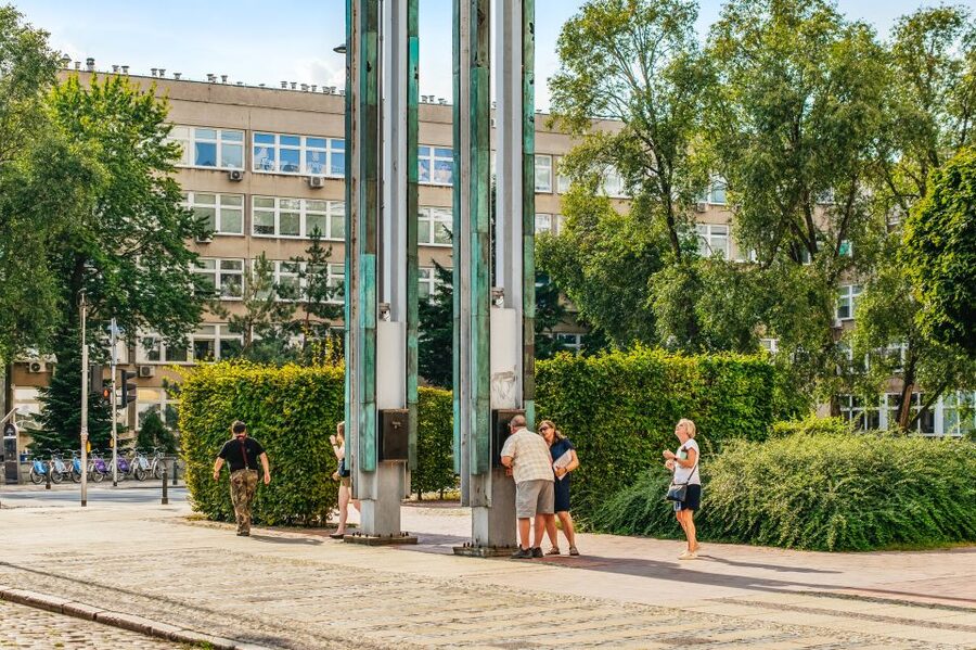 Warsaw: Warsaw Ghetto Private Walking Tour with Hotel Pickup - Meeting the guide on Prozna Street