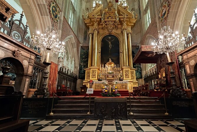 Wawel Castle and Cathedral with St Mary Basilica tour - Wawel Cathedral: bells, rulers, and underground tombs