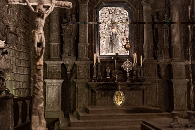 Wieliczka Salt Mine Guided Tour + Ticket & Transfer from Krakow - The official guide shapes the experience