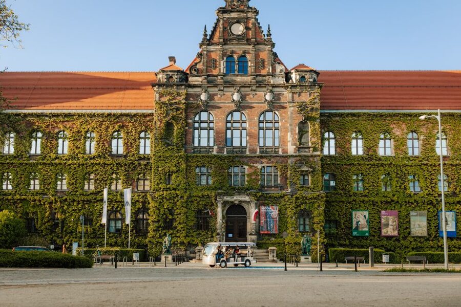 Wroclaw: 2-Hour Private Guided Tour by Electric Car - Key points to know before you book