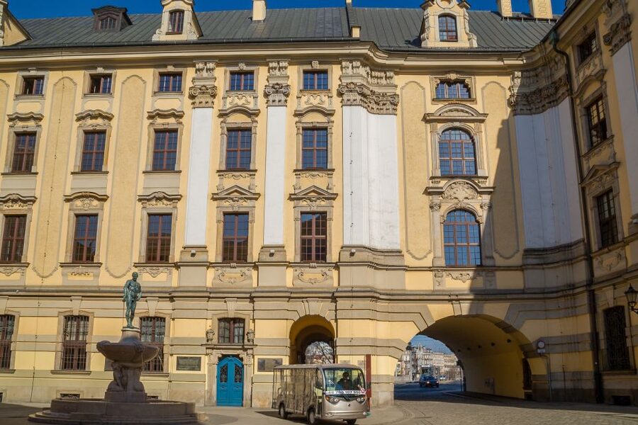 Wroclaw: 2-Hour Private Guided Tour by Electric Car - Why an electric car works well in Wroclaw
