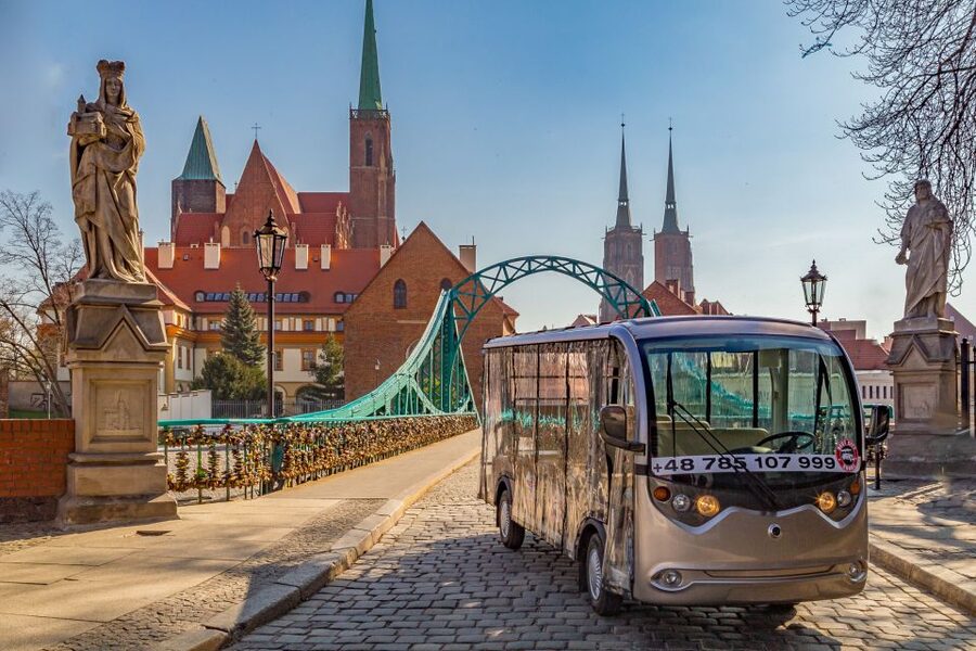 Wroclaw: 2-Hour Private Guided Tour by Electric Car - University of Wroclaw and the Ossolineum