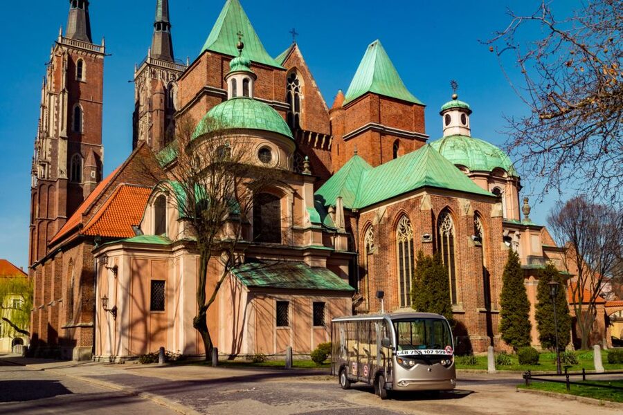 Wroclaw: 2-Hour Private Guided Tour by Electric Car - Market Hall, Piasek Island, and the bridges