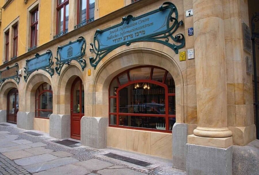 Wrocław: Boat Cruise with licensed guide only for your group - Weather, Timing, and Comfort