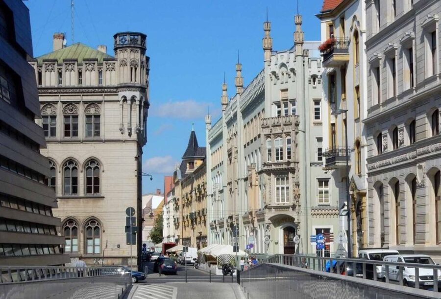 Wrocław: Boat Cruise with licensed guide only for your group - Private Guide, Three Languages, and Personal Attention