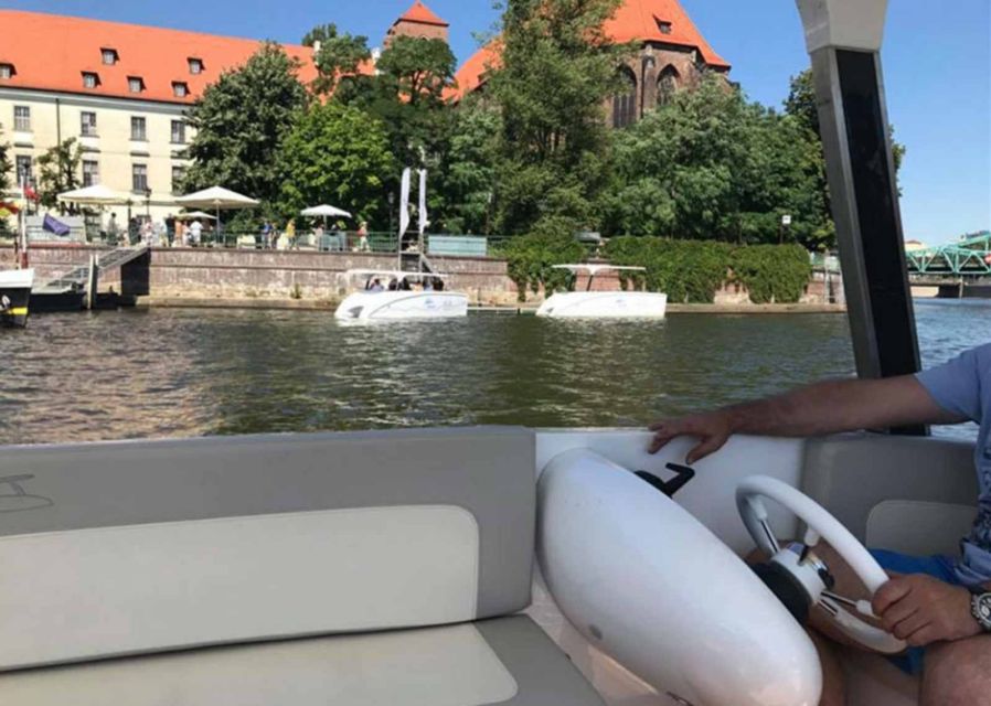 Wroclaw: City Walk and Cruise by Luxury Solar Catamaran - Sand Bridge, Sand Island, and the cathedral view