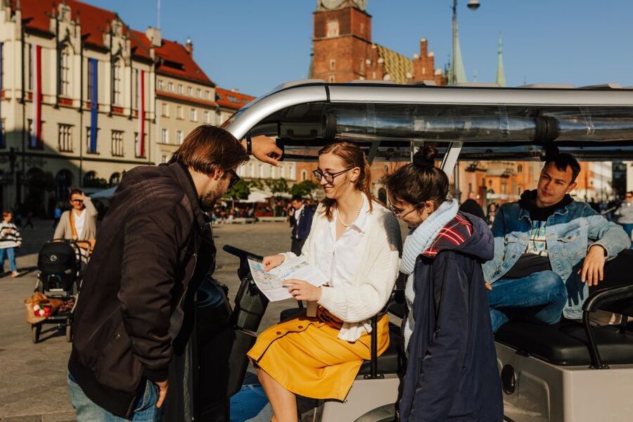 Wroclaw: E-Car Tour and Audio Guide - Audio guide languages and listening tips