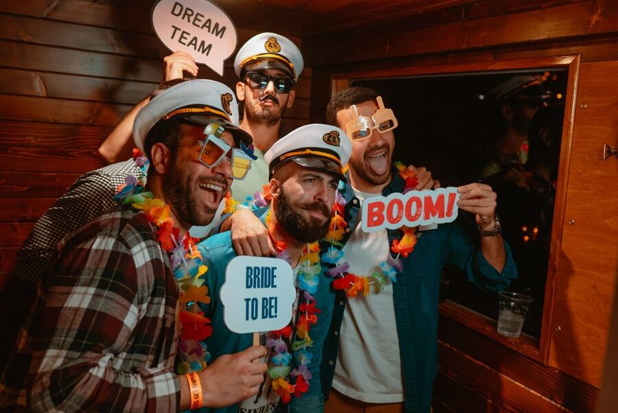 Wroclaw: Oder River Boat Party with Unlimited Drinks - Starting at Bulwar Xawerego Dunikowskiego