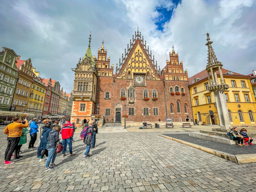 Wrocław: Old Town and Ostrów Tumski Walking Tour in English - Key points at a glance