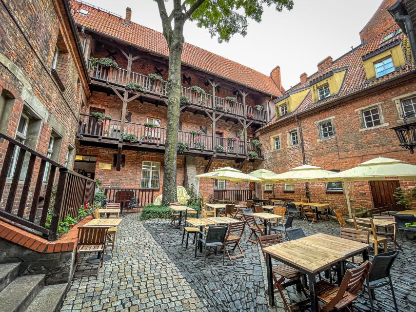 Wrocław: Old Town and Ostrów Tumski Walking Tour in English - A thousand years of change, explained without overload