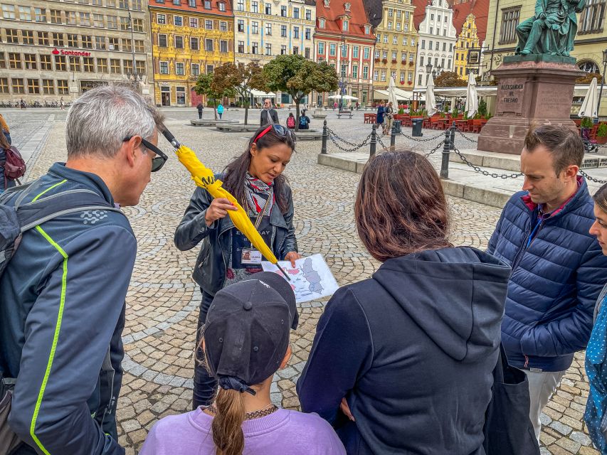 Wrocław: Old Town and Ostrów Tumski Walking Tour in English - Pace, sound, and group comfort