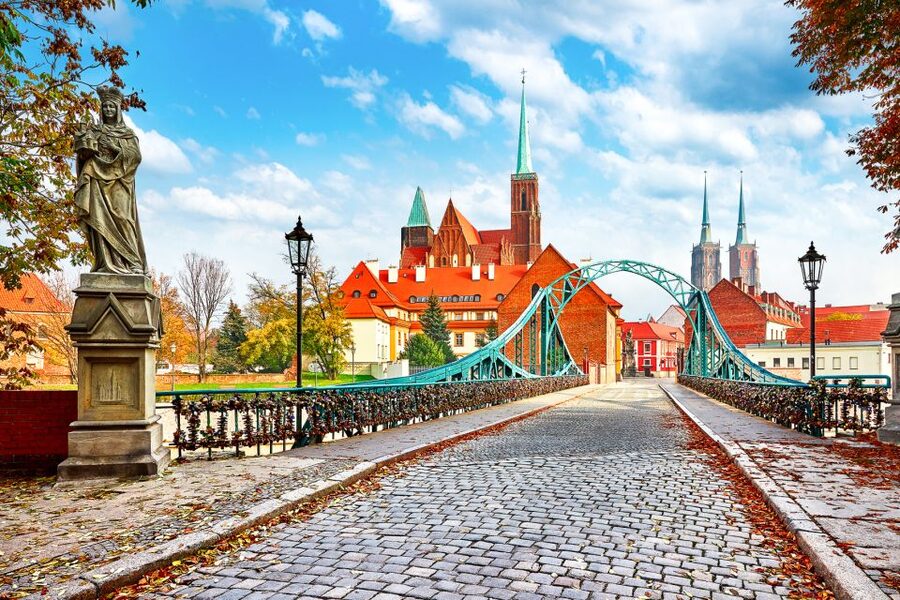 Wroclaw: Private Old Town Guided Walking Tour (2 hours) - Thirty minutes on medieval Cathedral Island