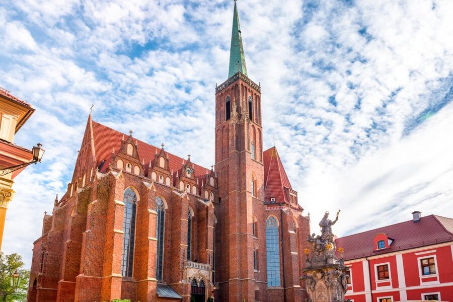 Wroclaw: Private Old Town Guided Walking Tour (2 hours) - Wroclaw Cathedral and the end by the Oder