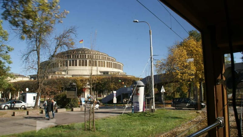 Wroclaw: Private Tour by smal Historic Tram (1,5h, 16 seats) - The Jewish quarter and Ostrów Tumski