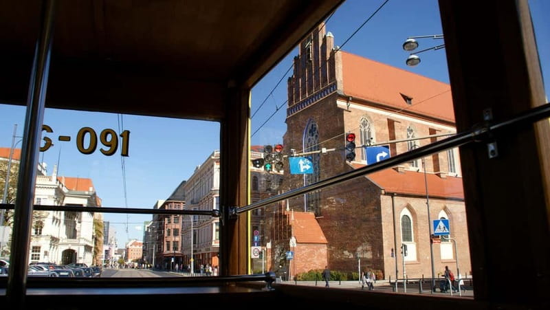 Wroclaw: Private Tour by smal Historic Tram (1,5h, 16 seats) - Crossing the bridges and returning downtown
