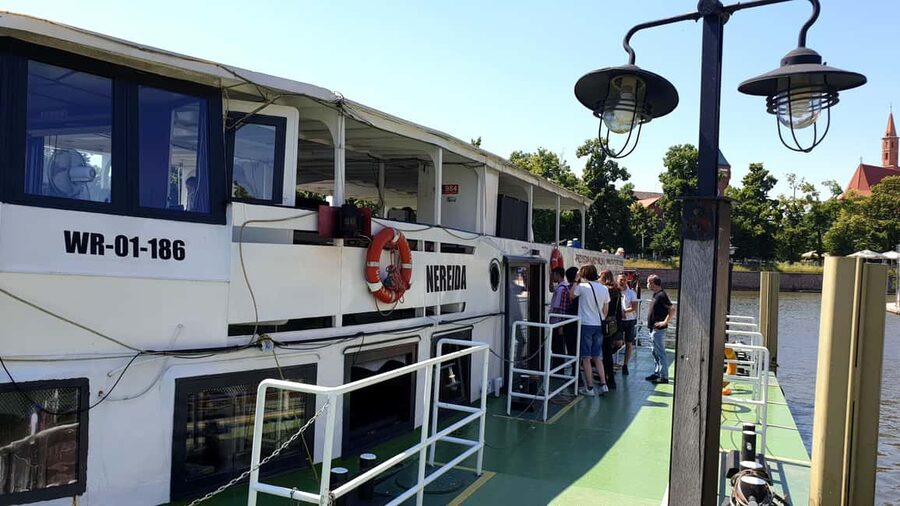 Wrocław: Short City Walk and Boat-Cruise - St. Elizabeth’s Church and Wrocław’s small surprises