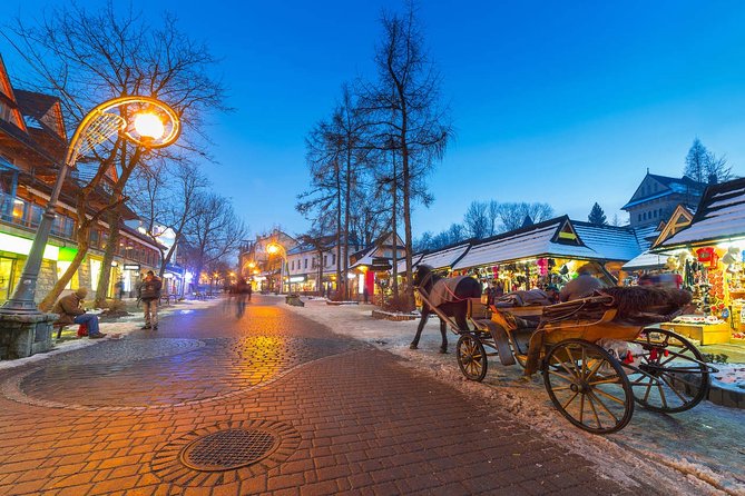 Zakopane and Horse Sleigh Ride in the countryside, private tour from Krakow - Krupowki Street and Pęksowy Brzyzek Cemetery