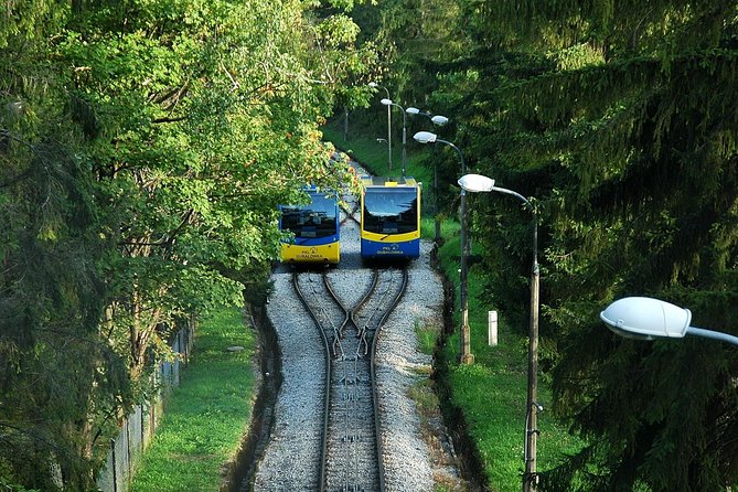 Zakopane Guied Tour: Cable Car, Local Spirits & Thermal Baths - Krupówki Street and the lunch break